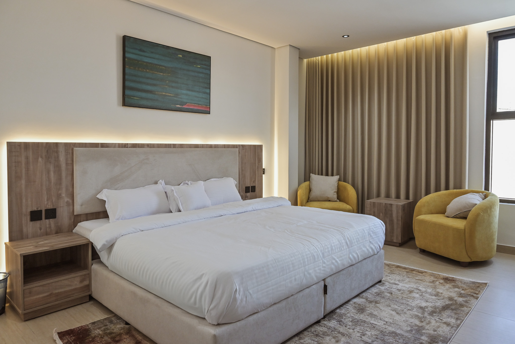 Studio or 1 Bedroom Apartment